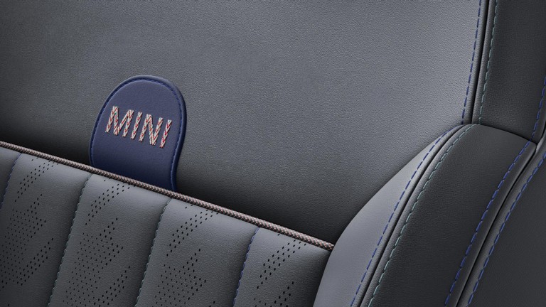 MINI Cooper‏ 3 דלתות - חלק פנימי - גלריה - עיצוב מושבים two